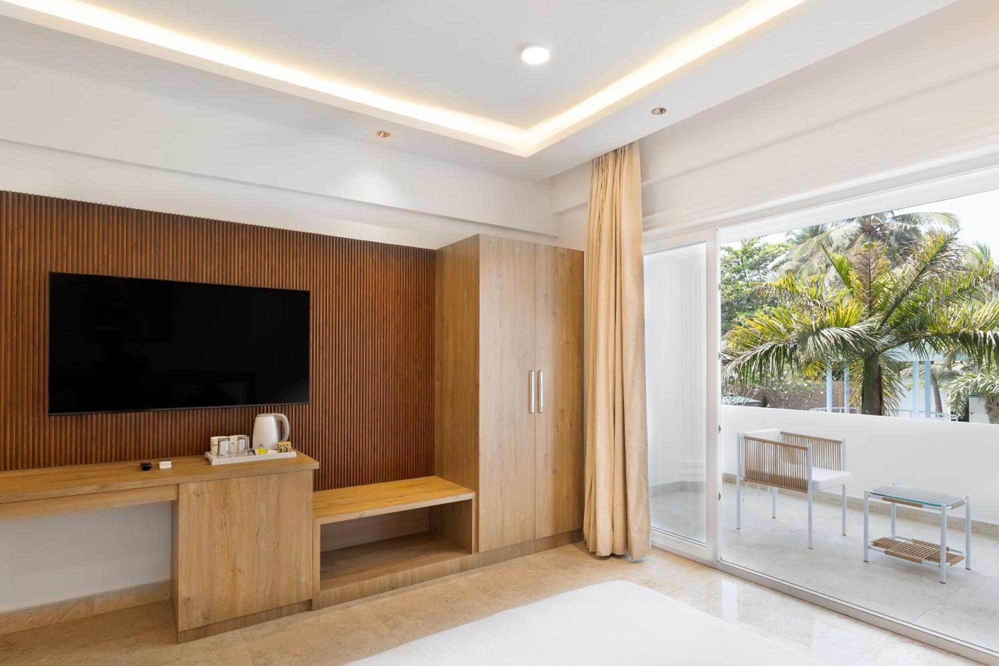 White Wharf Beach Resort Morjim Goa מראה חיצוני תמונה