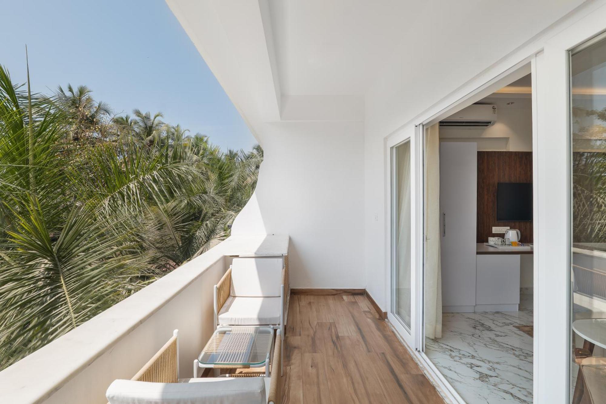 White Wharf Beach Resort Morjim Goa מראה חיצוני תמונה