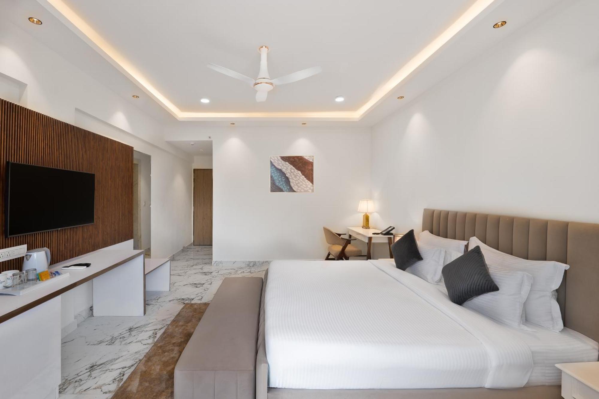 White Wharf Beach Resort Morjim Goa מראה חיצוני תמונה