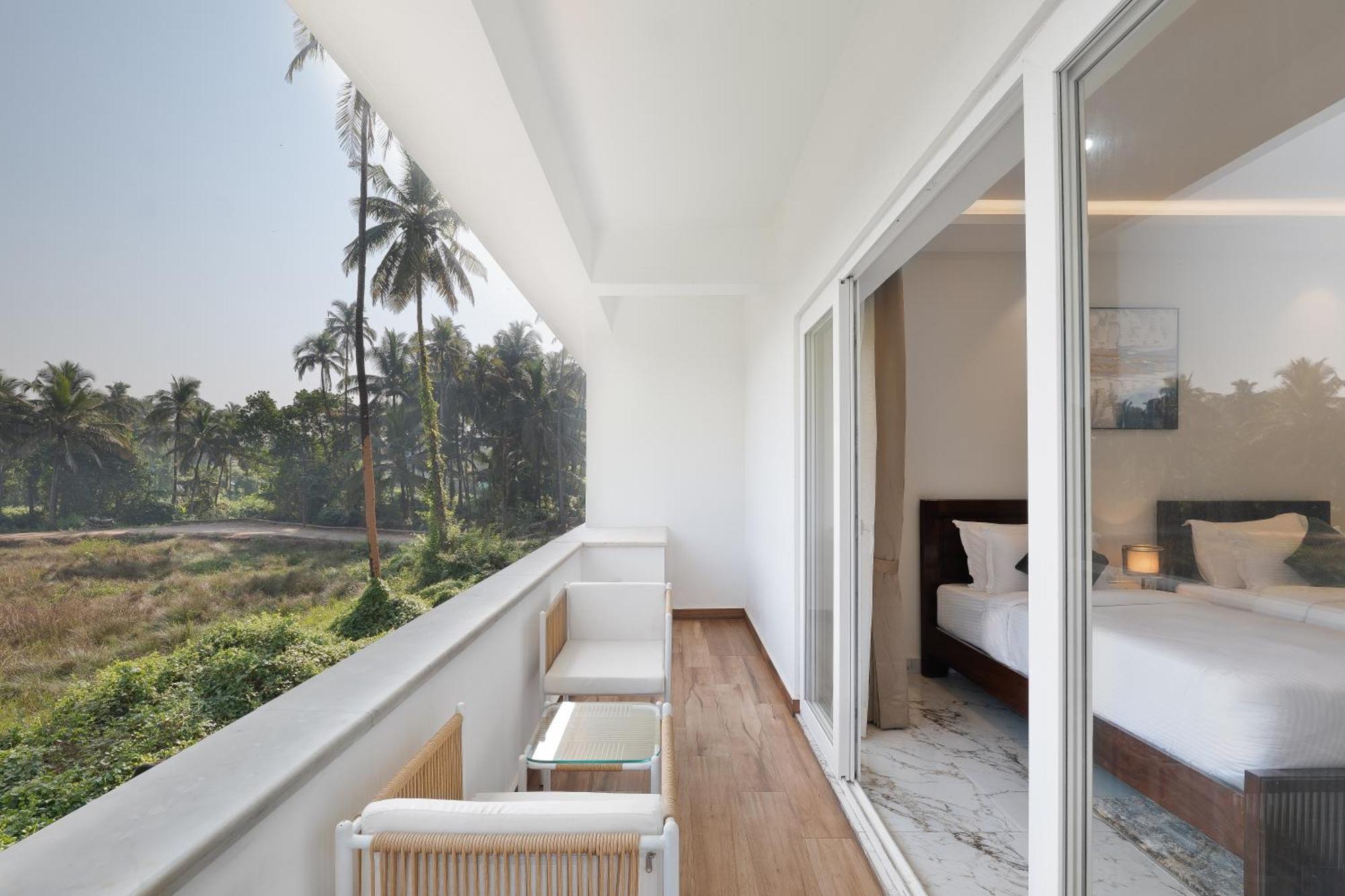 White Wharf Beach Resort Morjim Goa מראה חיצוני תמונה